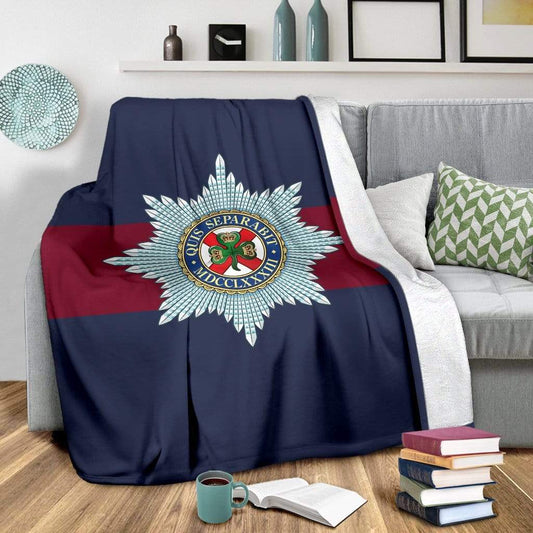fleece blanket Youth (56 x 43 inches / 140 x 110 cm) Irish Guards Fleece Blanket
