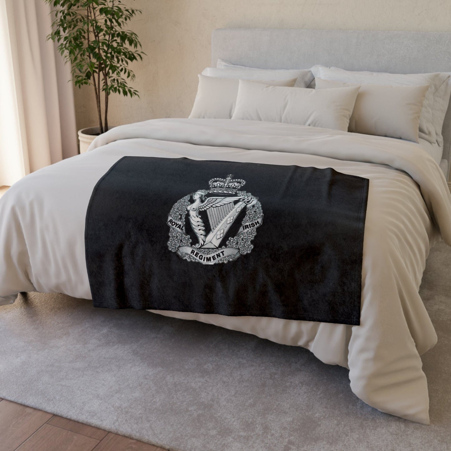 Fleece Blanket 30'' × 40'' Royal Irish Regiment Fleece Blanket (Black Background)