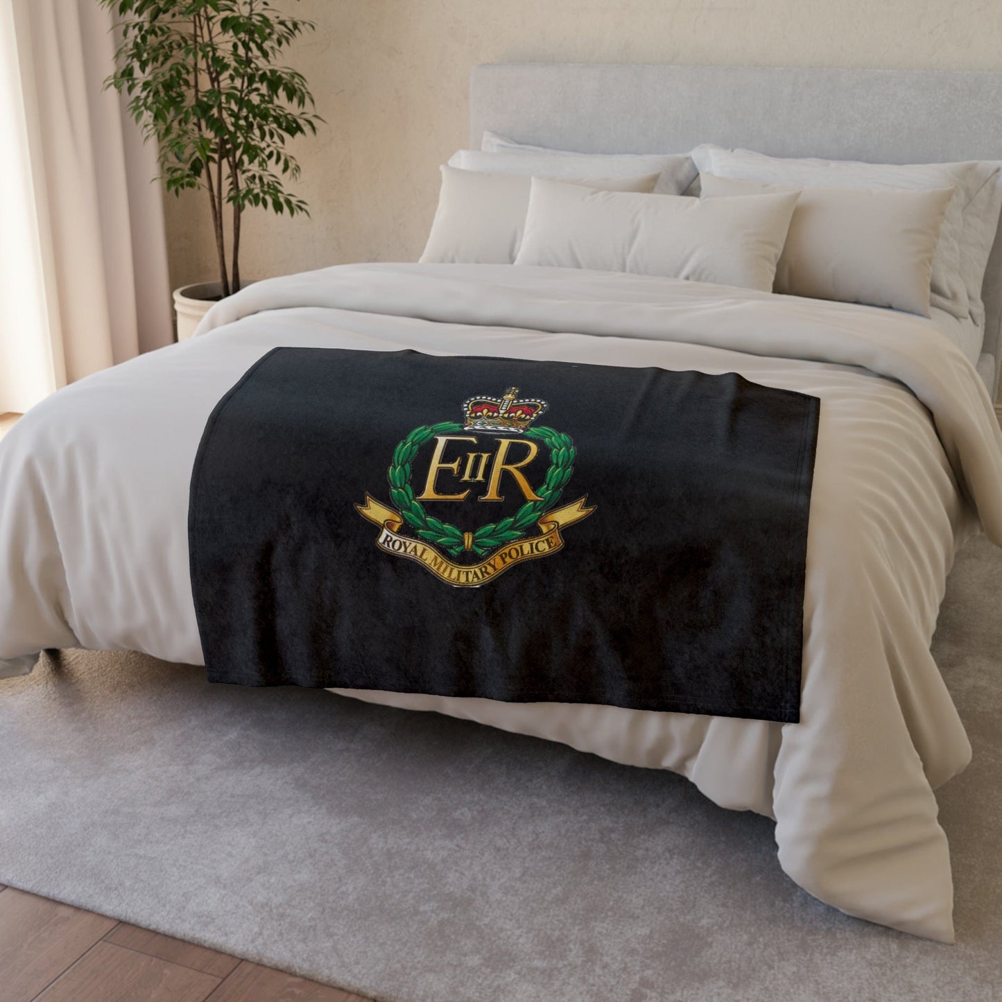 Fleece Blanket 30'' × 40'' Royal Military Police Fleece Blanket (Black Background)