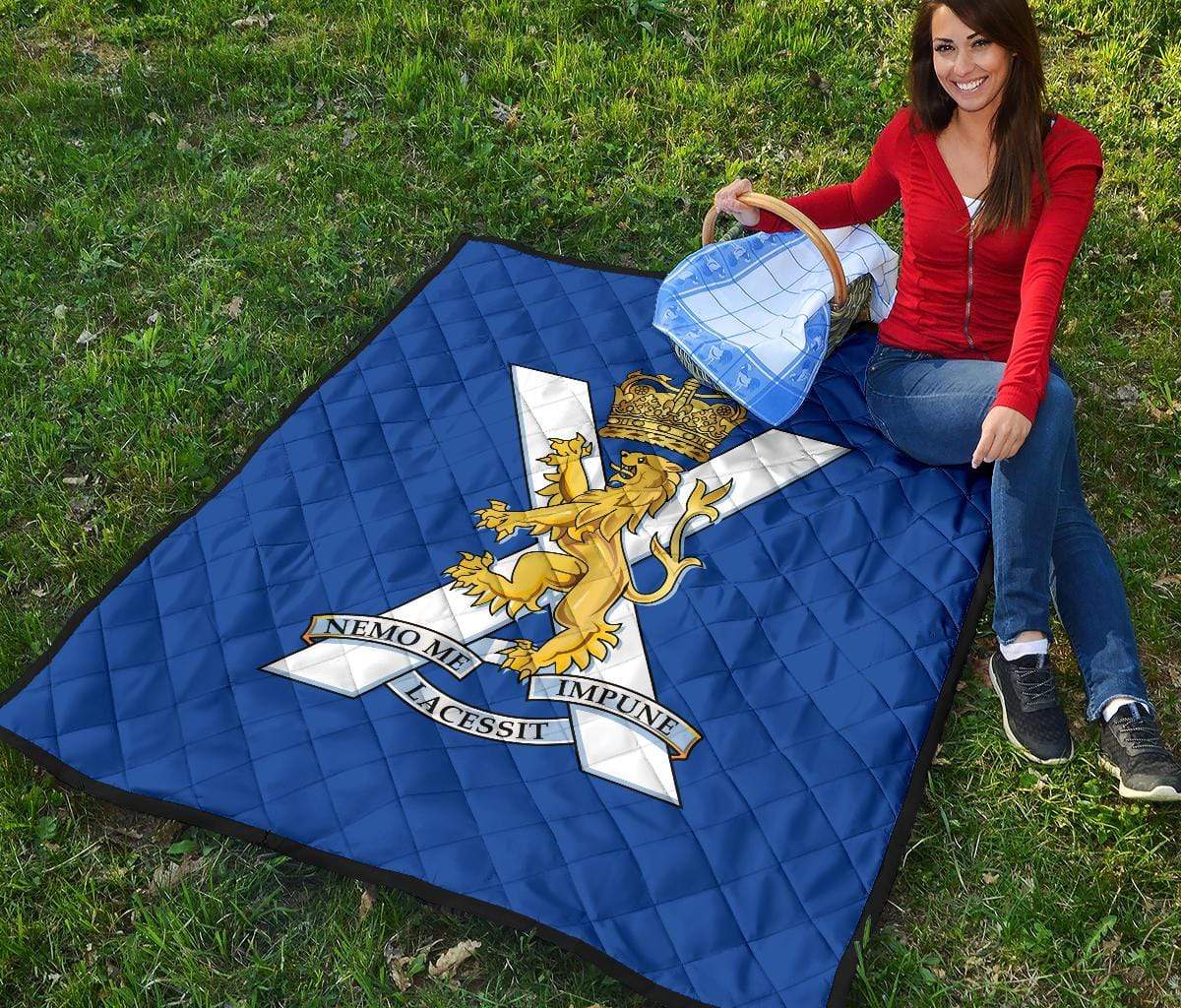 quilt Throw Blanket (55 x 60 inches / 140 x 152 cm) Royal Regiment of Scotland Quilted Blanket