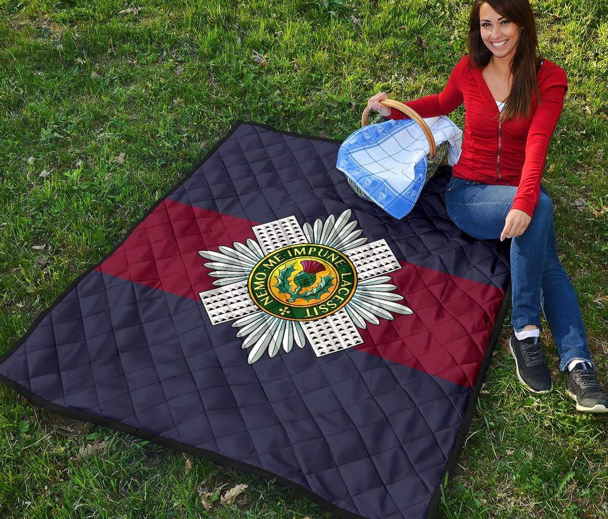 quilt Throw Blanket (55 x 60 inches / 140 x 152 cm) Scots Guards Quilted Blanket